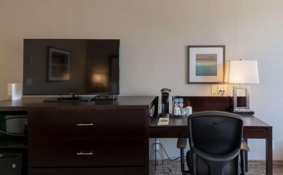 Hotel Kelowna & Conference Centre Rum bild