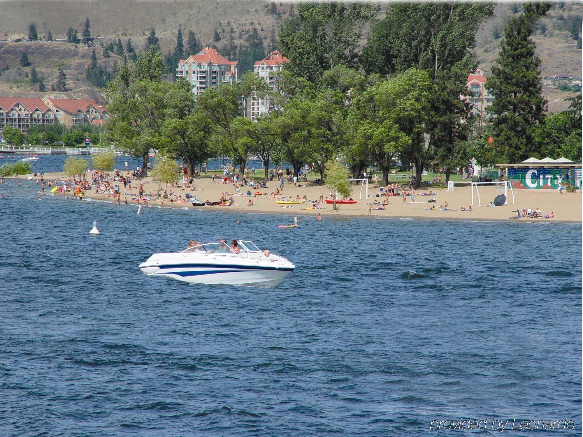Hotel Kelowna & Conference Centre Exteriör bild