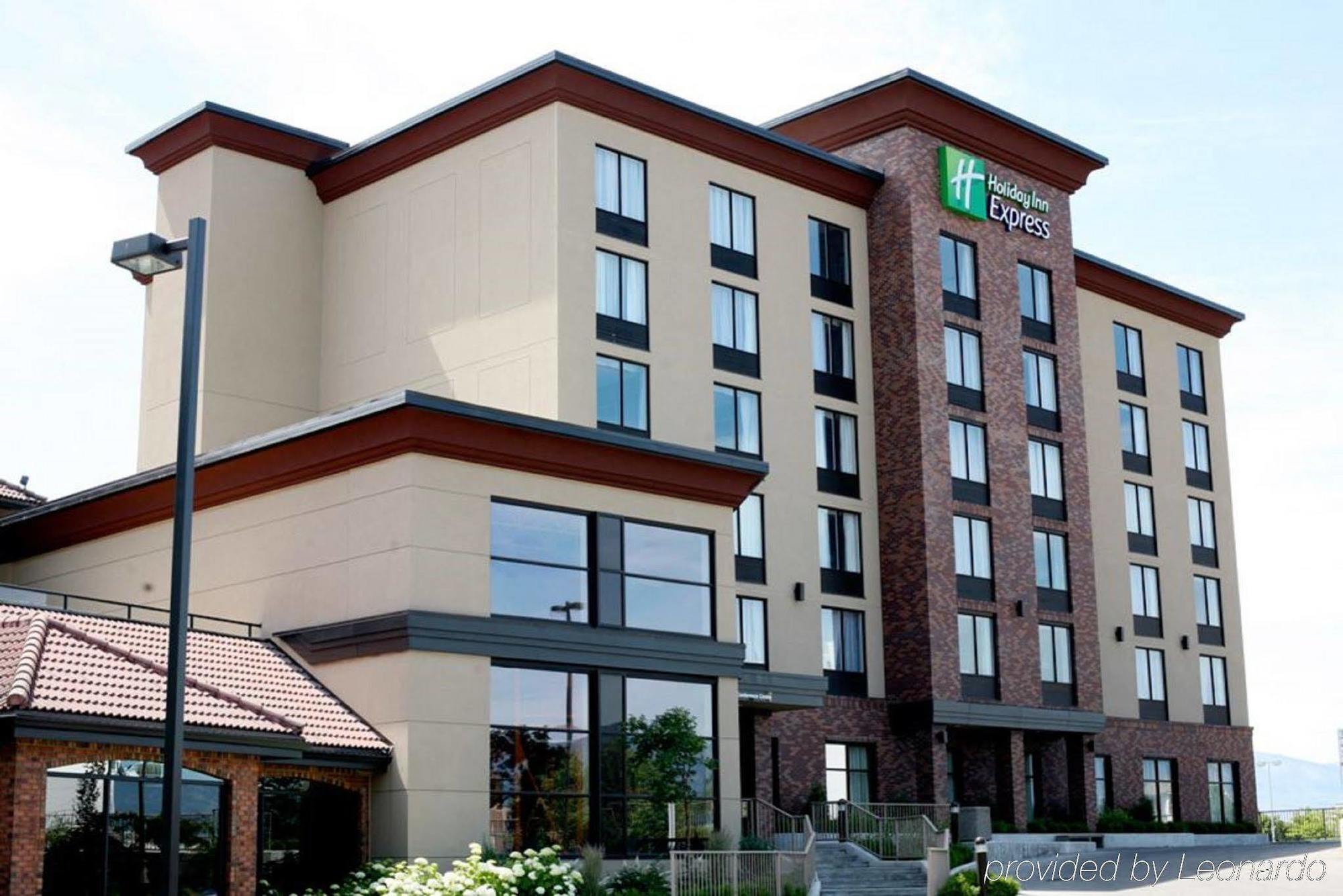 Hotel Kelowna & Conference Centre Exteriör bild