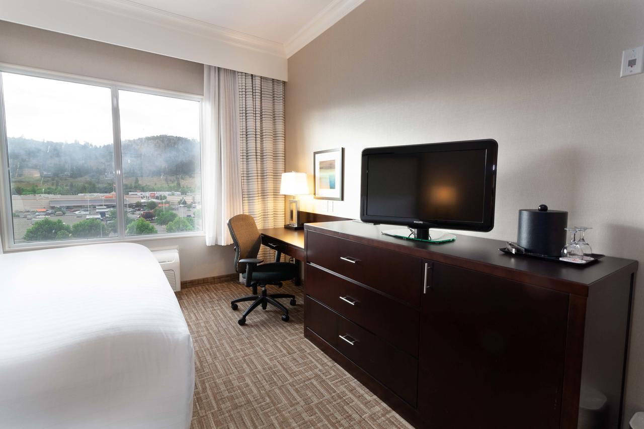 Hotel Kelowna & Conference Centre Exteriör bild